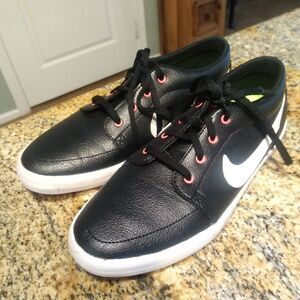 Nike Sensory Motion System Women's Black Leather Sneaker Shoes 654993-010 Size 7